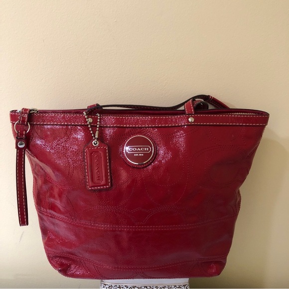 COACH Red Patent Leather Signature Stitch Shoulder Bag Tote + Wristlet Strap EUC - Picture 2 of 16